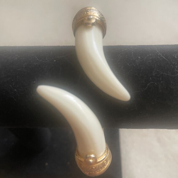 Vintage Kenneth Jay Lane RARE lucite tusk gold-tone spring bracelet - Picture 6 of 9